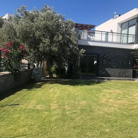Villa Architecture Awarded Villa With Amazing Terrace *